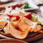 Cara menggarami lemak babi dengan cara Ukraina dalam toples: Anda akan bisa memakannya dengan bibir Anda Cara menggarami lemak babi dengan cara Ukraina dalam toples: Anda